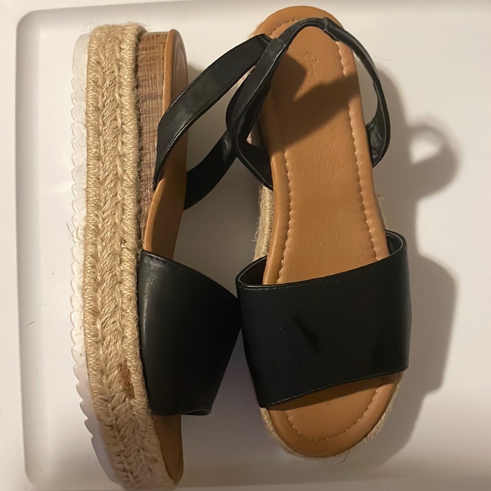 Charlotte Russe sandals size 8 brand new never been worn